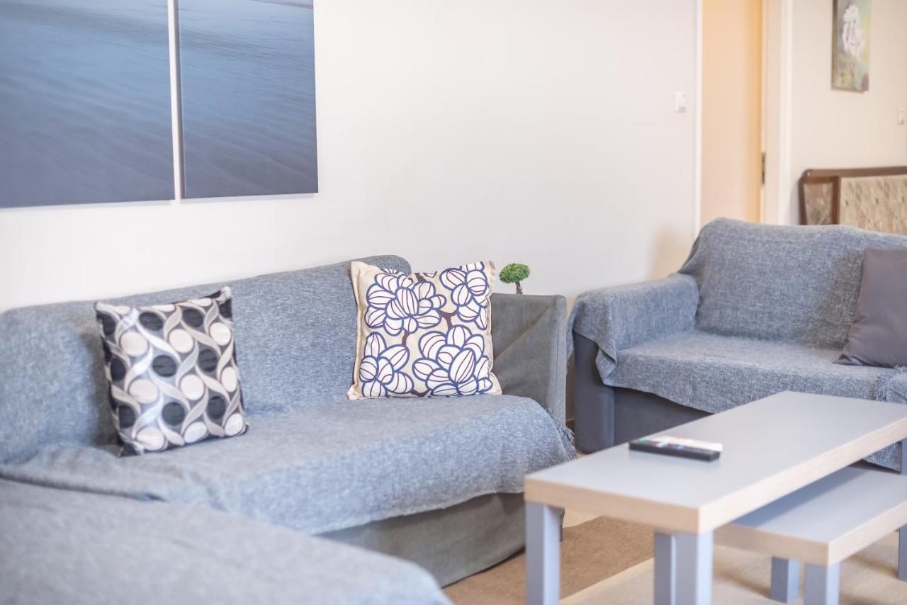 Lovely & Spacious 2-Bedroom Rental Unit In Glifada Athén Kültér fotó