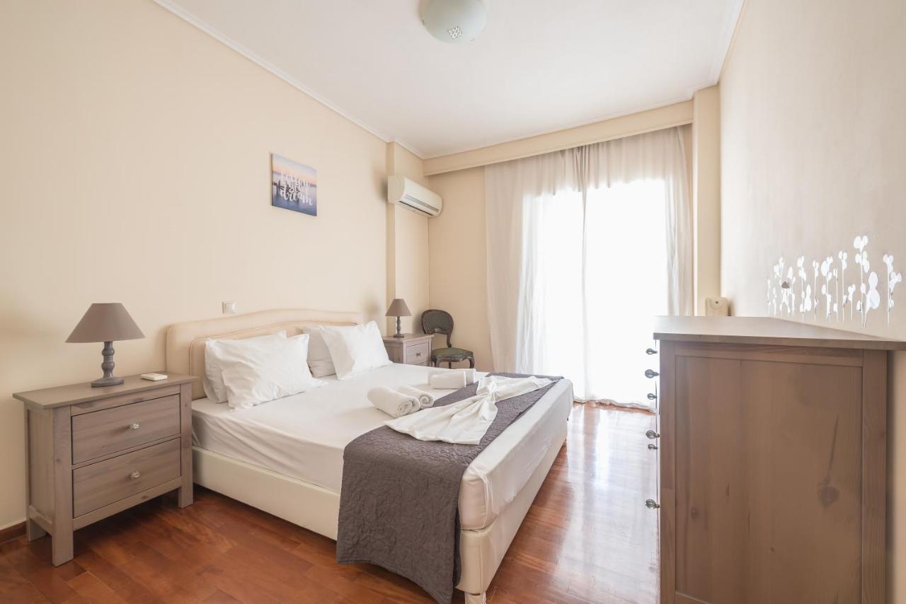 Lovely & Spacious 2-Bedroom Rental Unit In Glifada Athén Kültér fotó