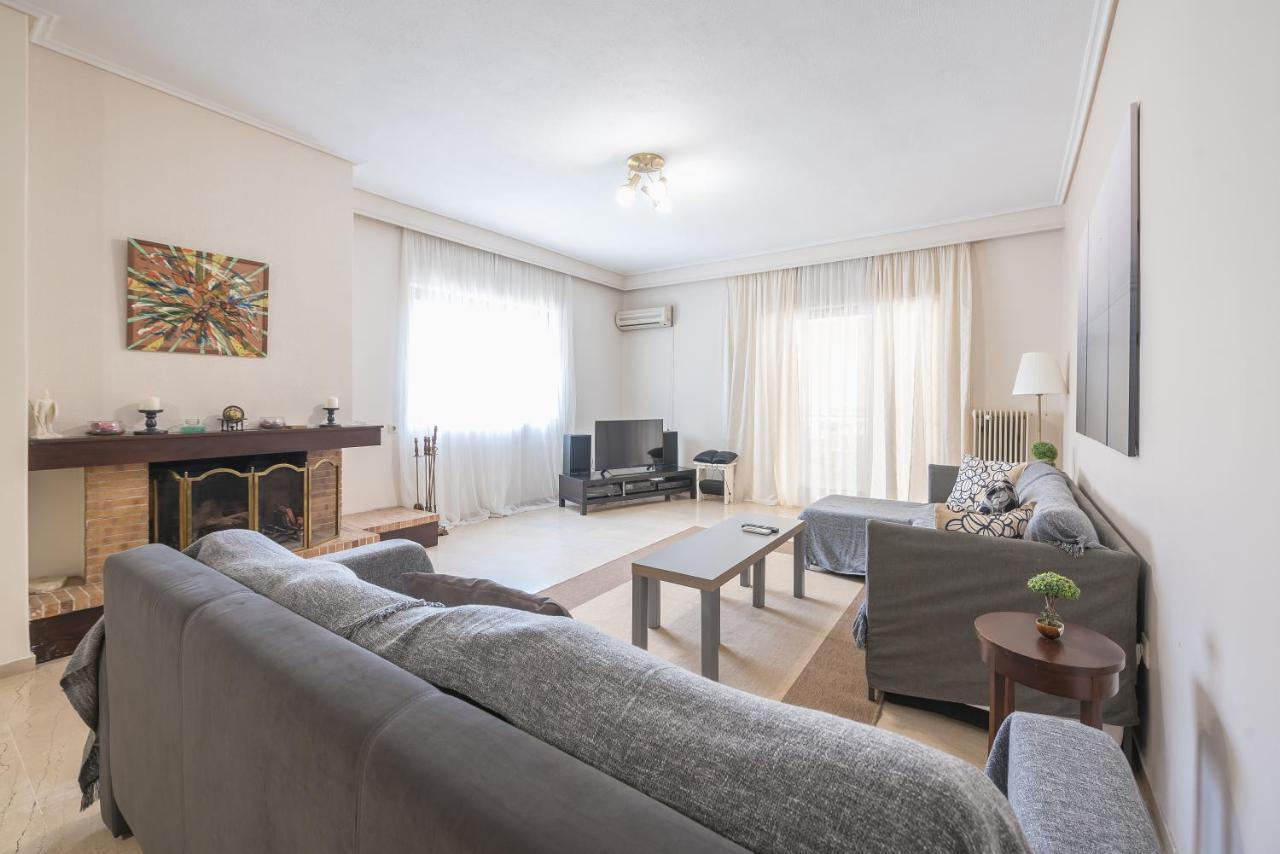 Lovely & Spacious 2-Bedroom Rental Unit In Glifada Athén Kültér fotó