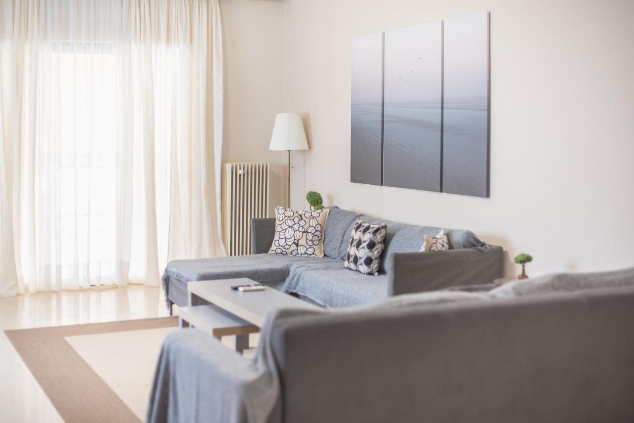 Lovely & Spacious 2-Bedroom Rental Unit In Glifada Athén Kültér fotó